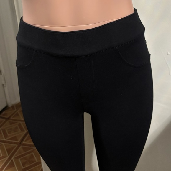 SPANX Women’s Black Cropped Pockets Leggings - Picture 11 of 15